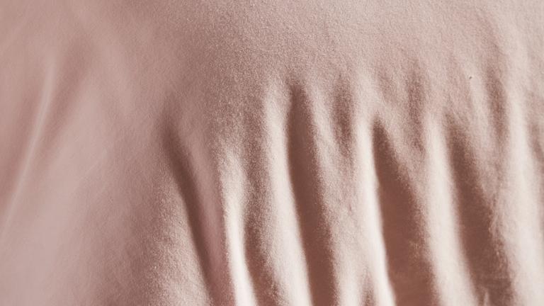 Dekbedovertrek Vintage Satin roze Sleeplife® detail