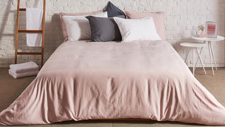 Dekbedovertrek Vintage Satin roze Sleeplife® sfeer
