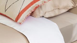 dekbedovertrek bicolor + bourdon Sleeplife Superior zand detail