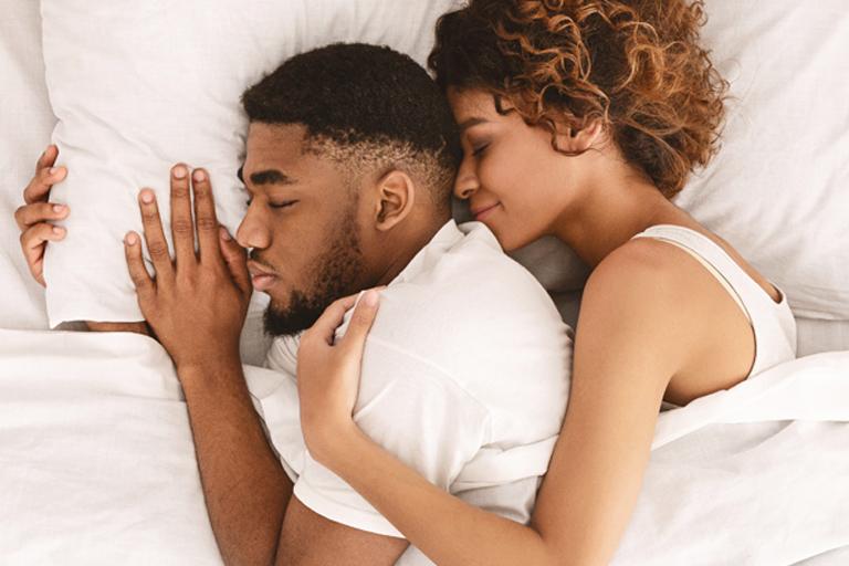 Daarom hebben vrouwen altijd koude voeten in bed