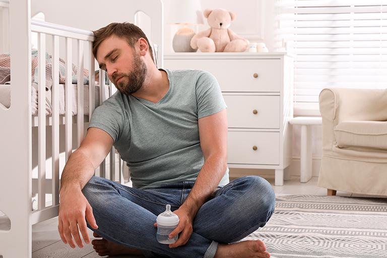 Jonge ouders = weinig slaap