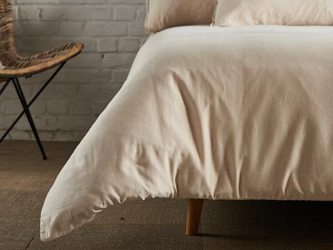 Dekbedovertrek Vintage Satin beige Sleeplife® sfeer